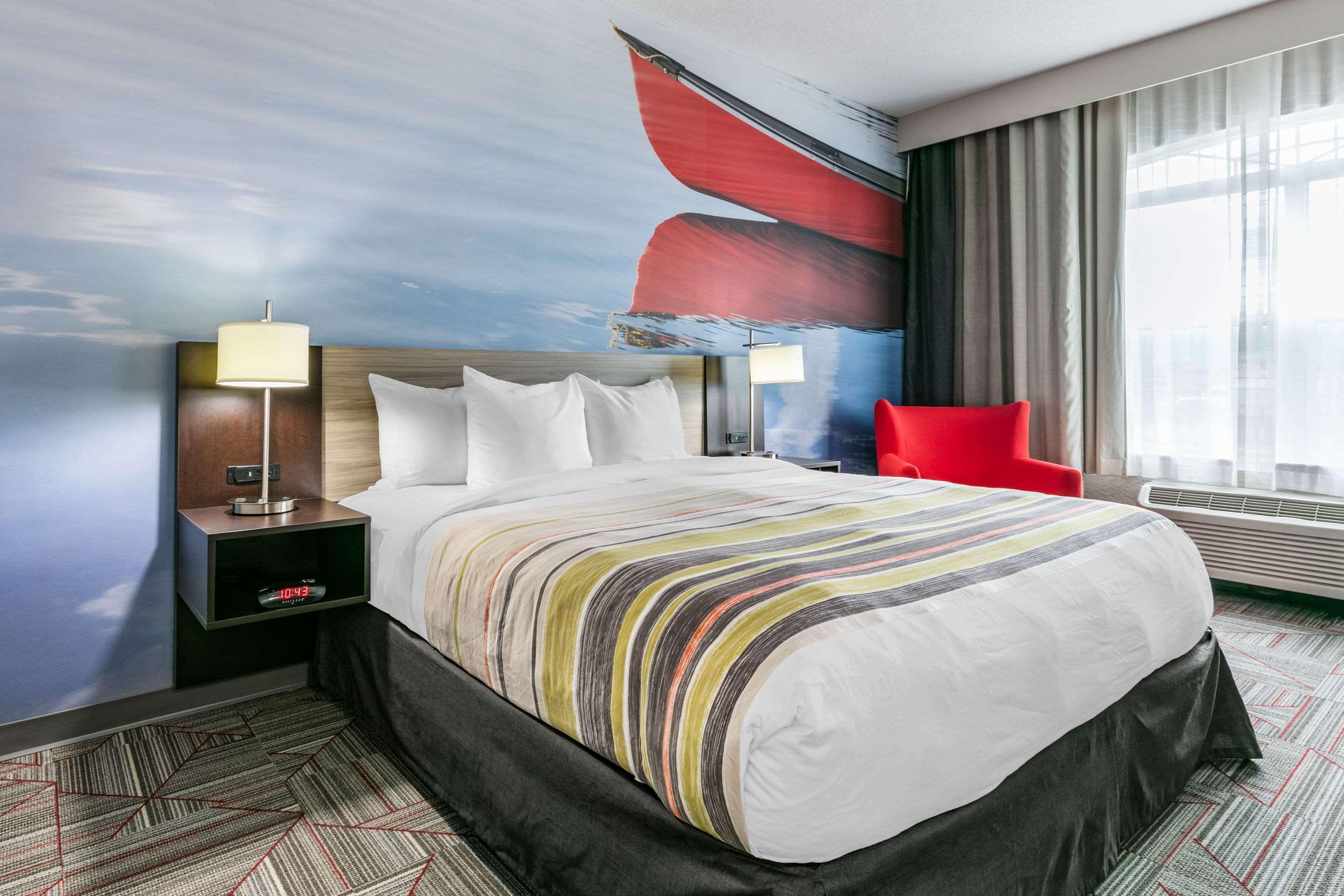 Clarion Pointe Columbus-Bradley Park Hotell Exteriör bild
