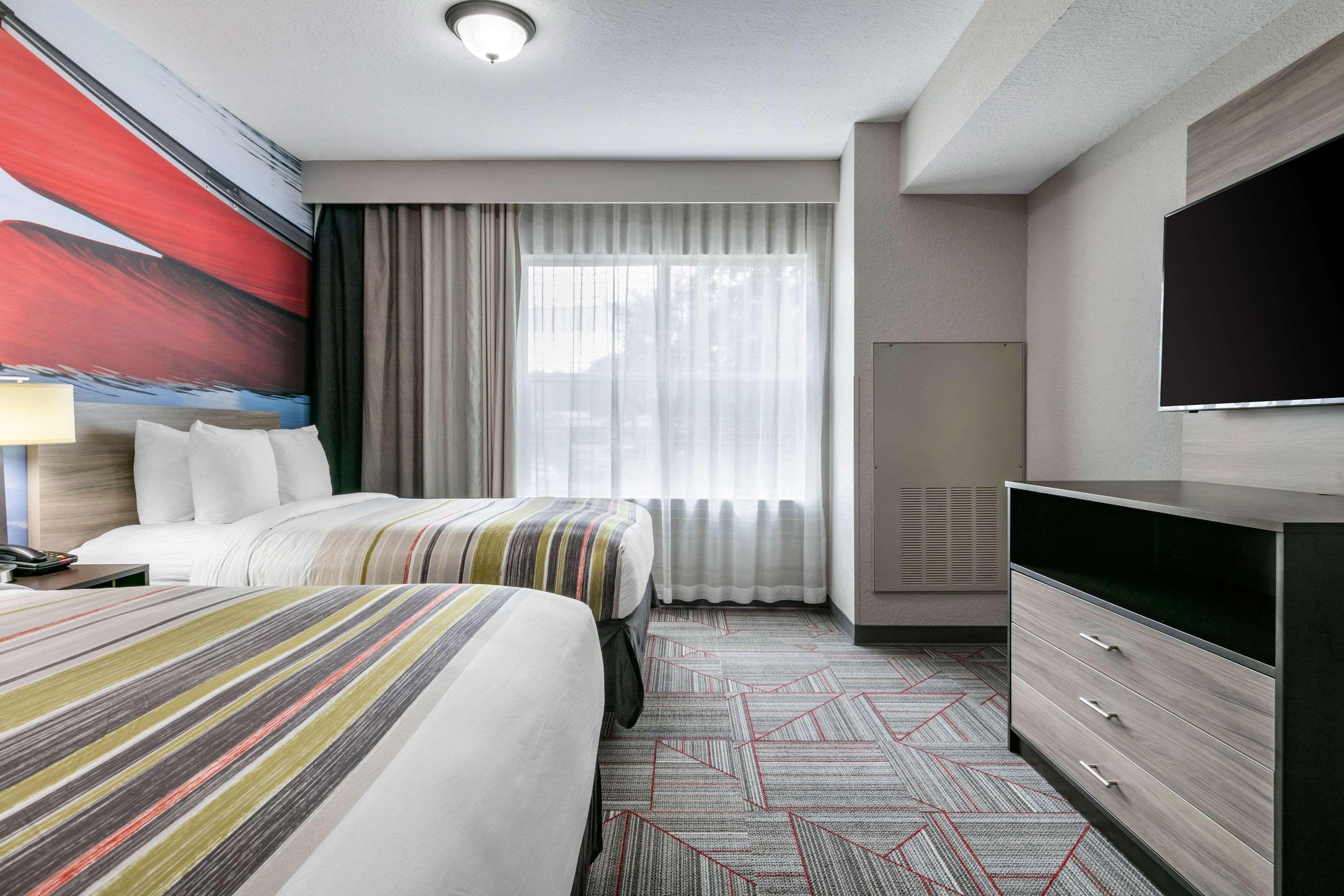 Clarion Pointe Columbus-Bradley Park Hotell Exteriör bild