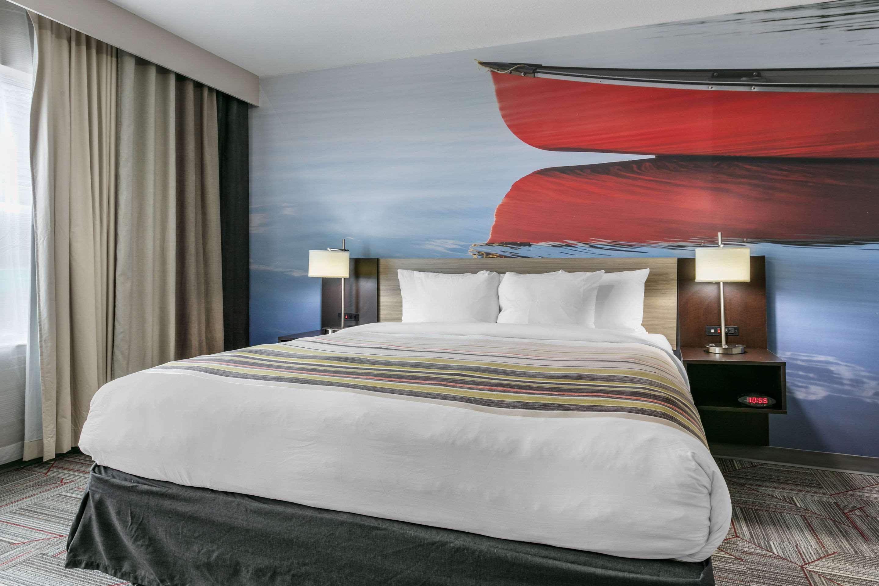 Clarion Pointe Columbus-Bradley Park Hotell Exteriör bild