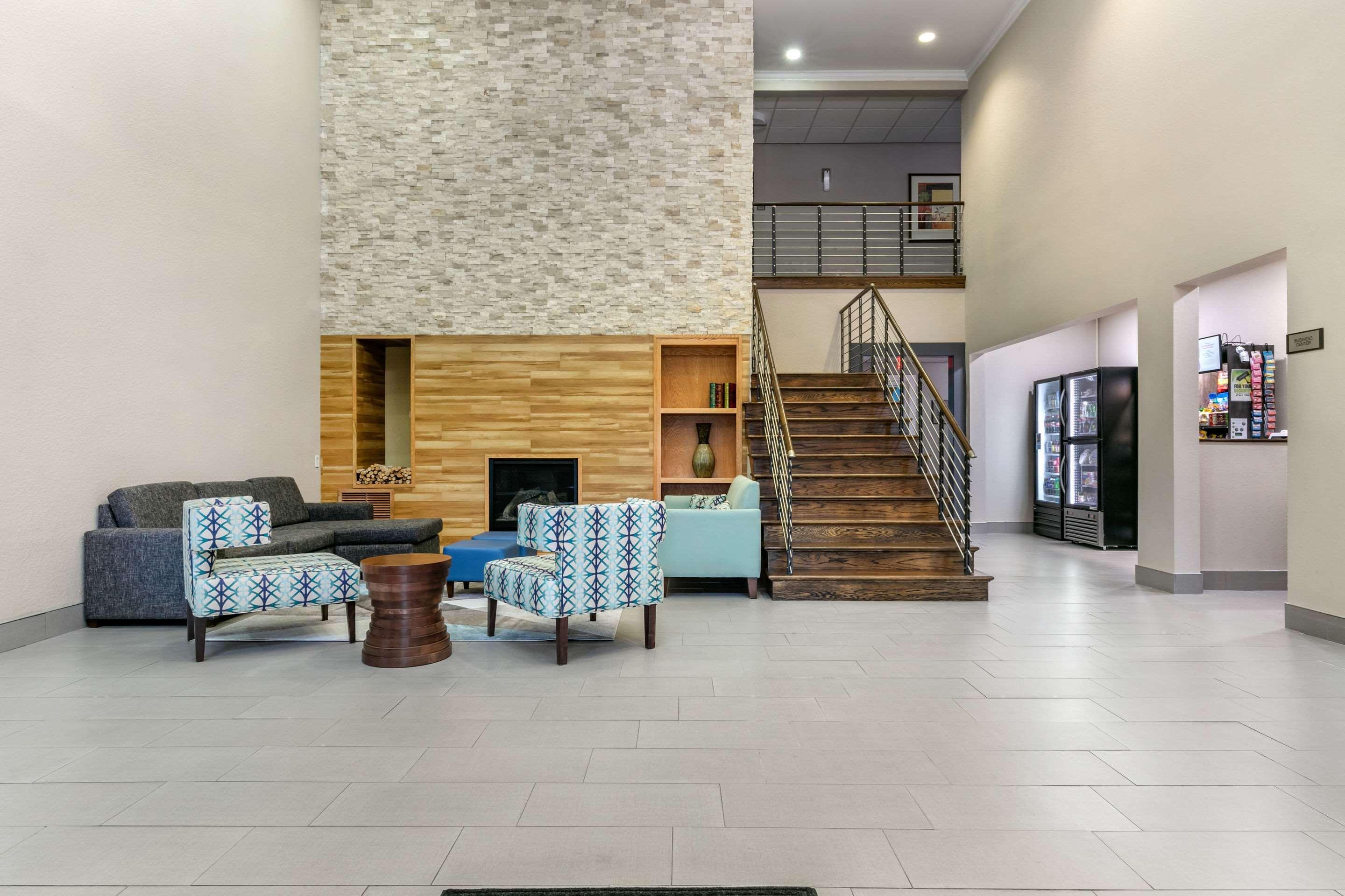 Clarion Pointe Columbus-Bradley Park Hotell Exteriör bild