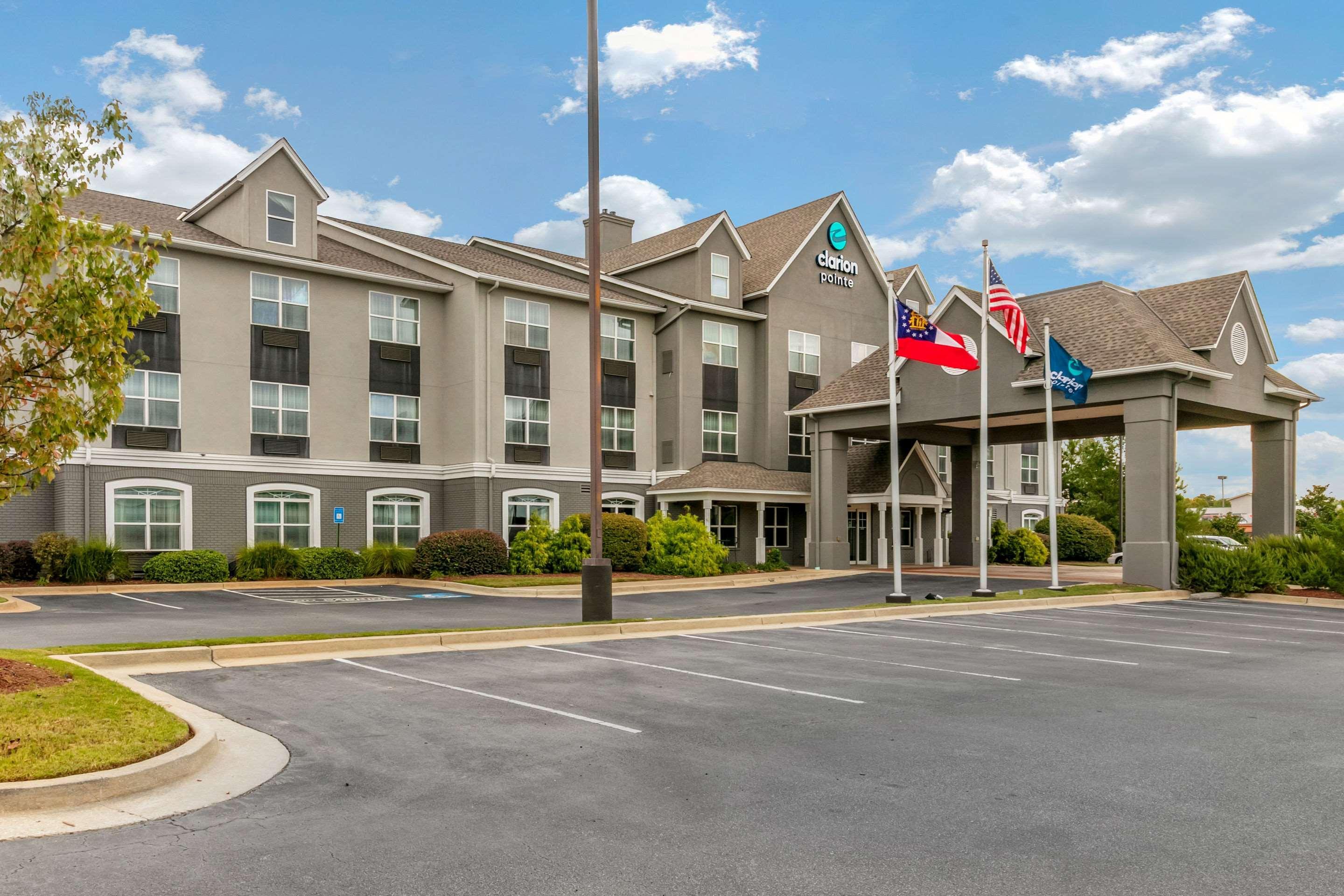Clarion Pointe Columbus-Bradley Park Hotell Exteriör bild