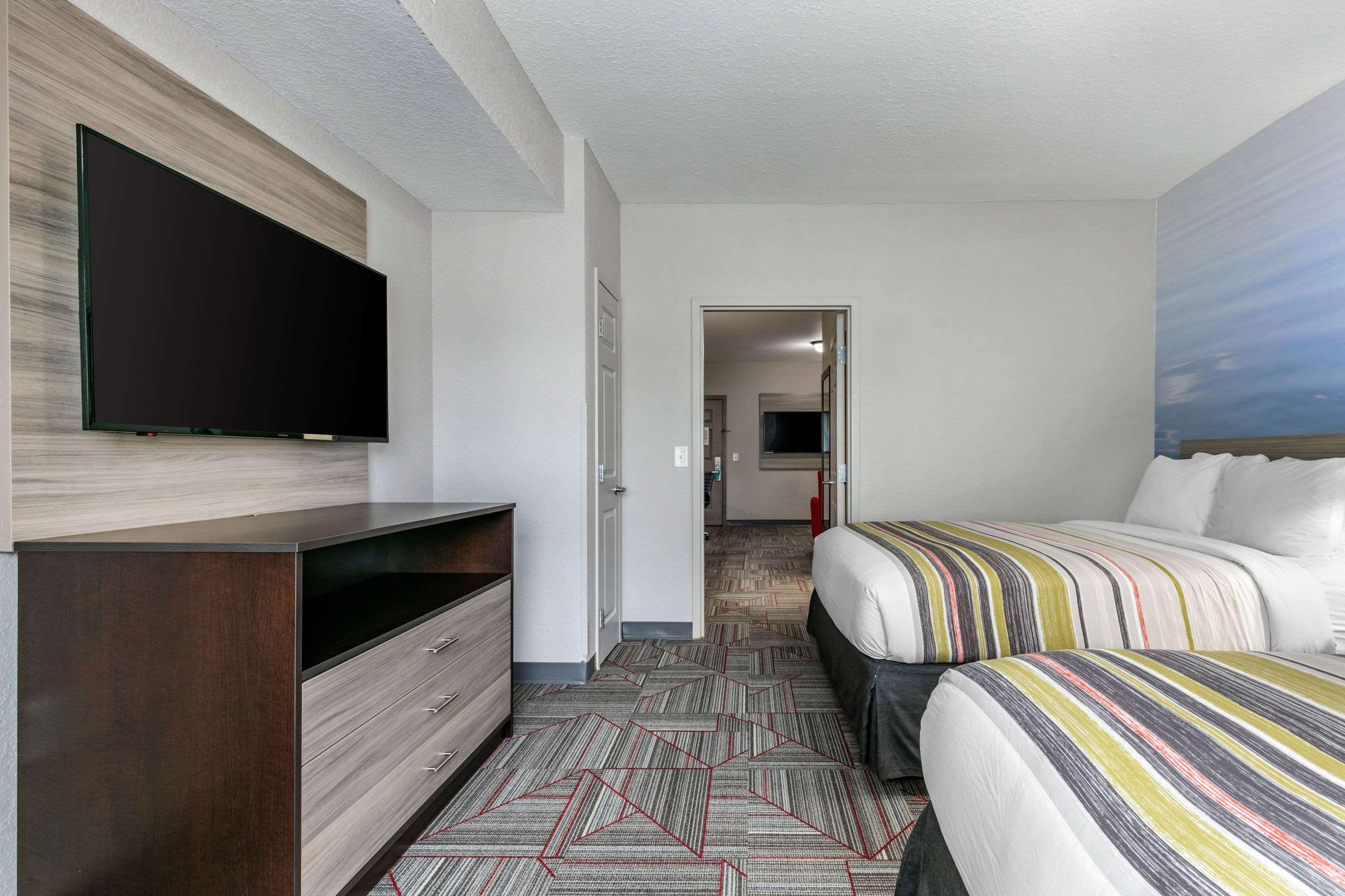 Clarion Pointe Columbus-Bradley Park Hotell Exteriör bild