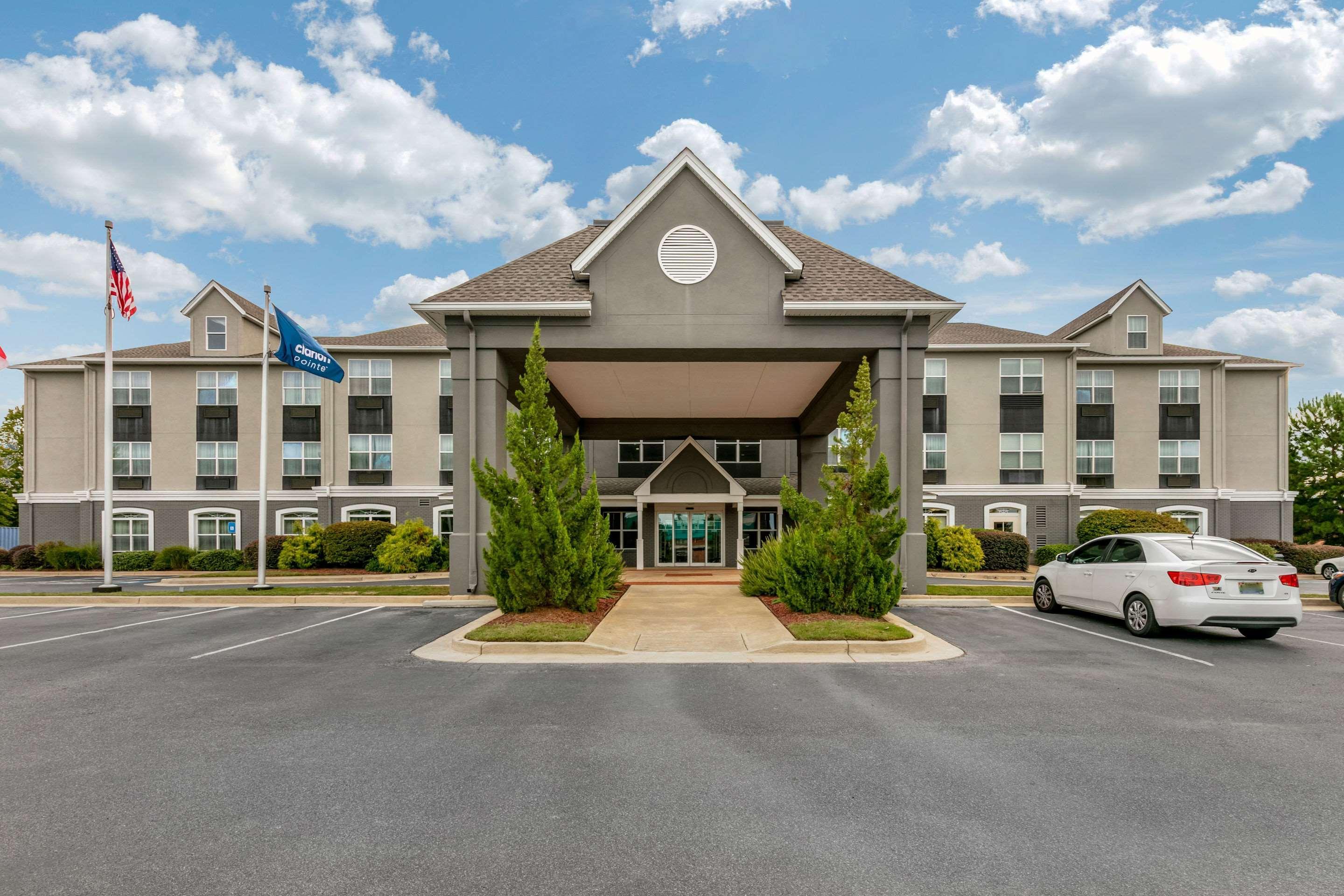 Clarion Pointe Columbus-Bradley Park Hotell Exteriör bild