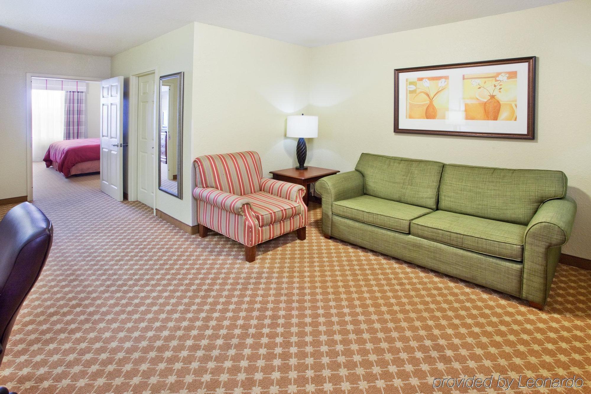 Clarion Pointe Columbus-Bradley Park Hotell Exteriör bild