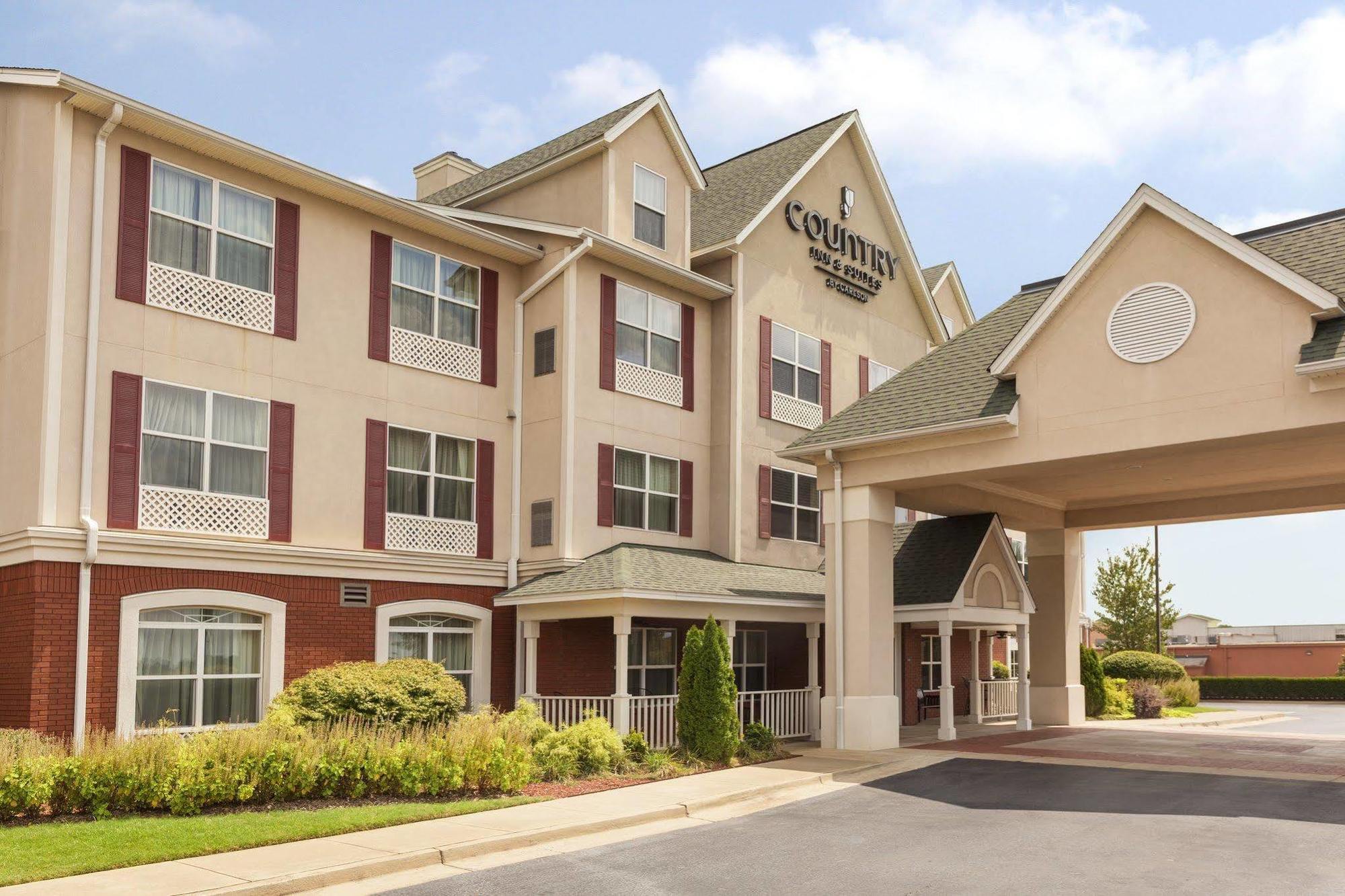 Clarion Pointe Columbus-Bradley Park Hotell Exteriör bild