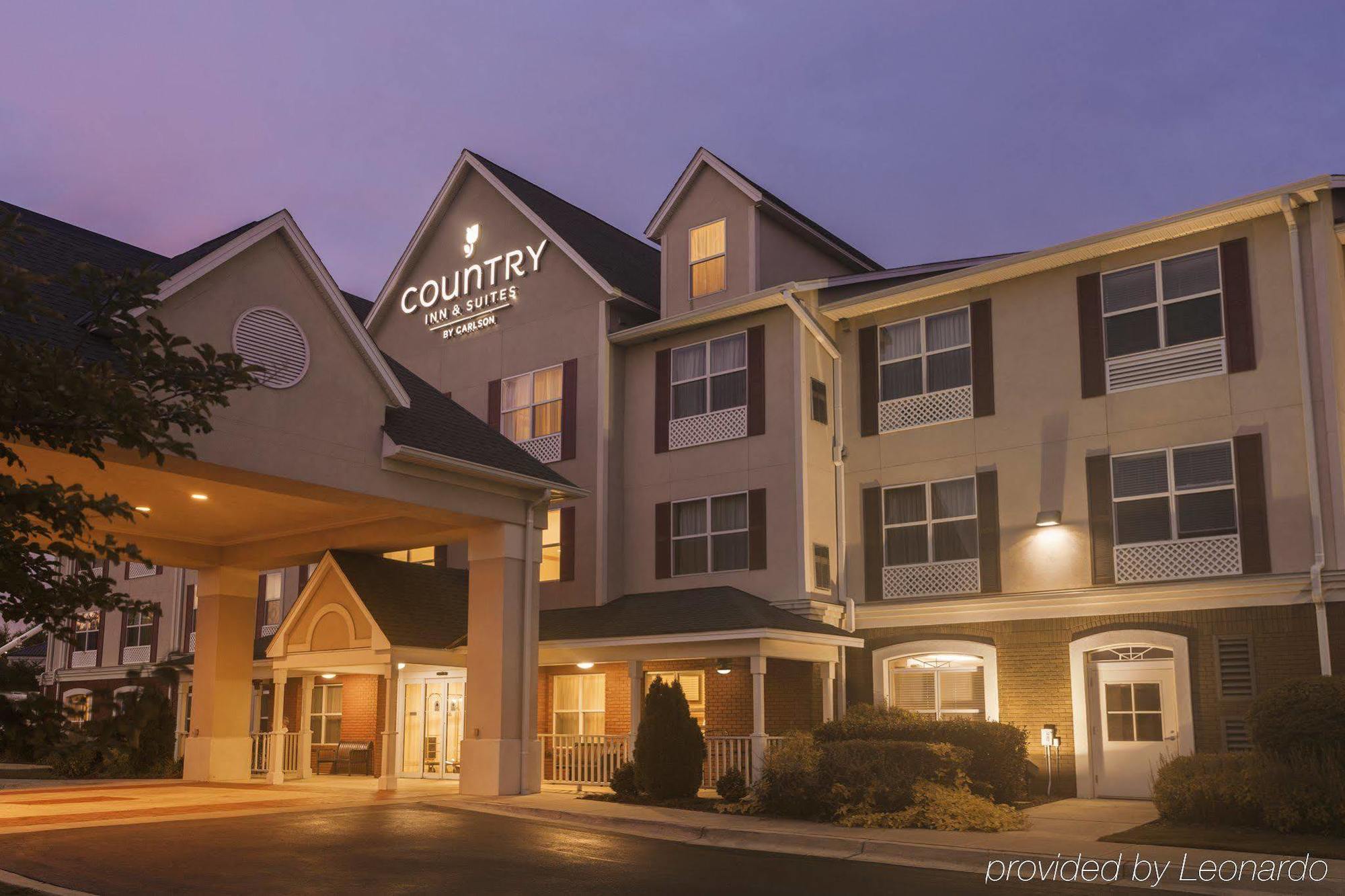 Clarion Pointe Columbus-Bradley Park Hotell Exteriör bild