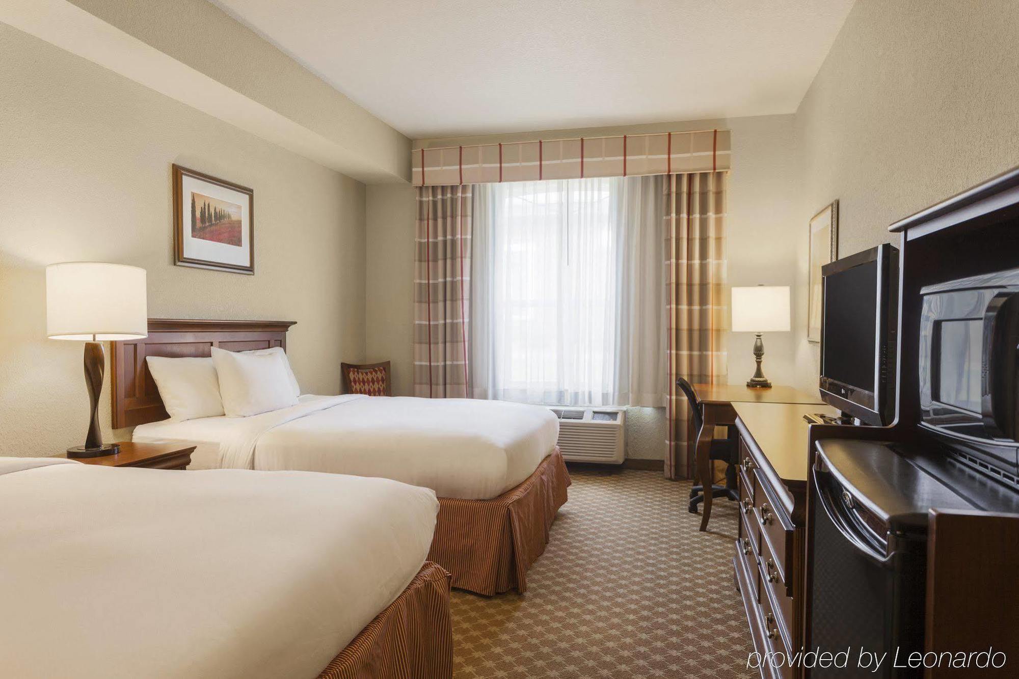 Clarion Pointe Columbus-Bradley Park Hotell Exteriör bild