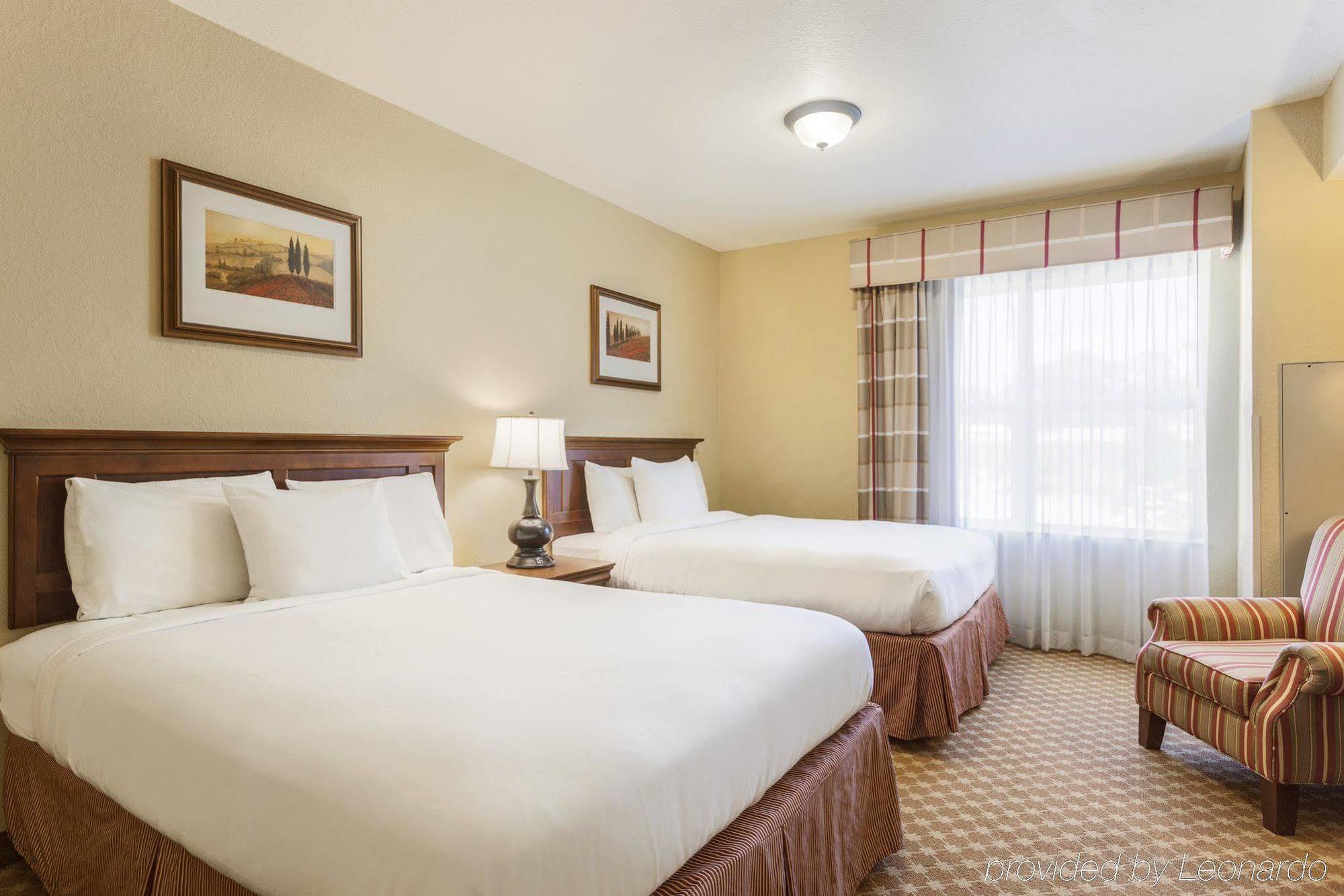 Clarion Pointe Columbus-Bradley Park Hotell Exteriör bild