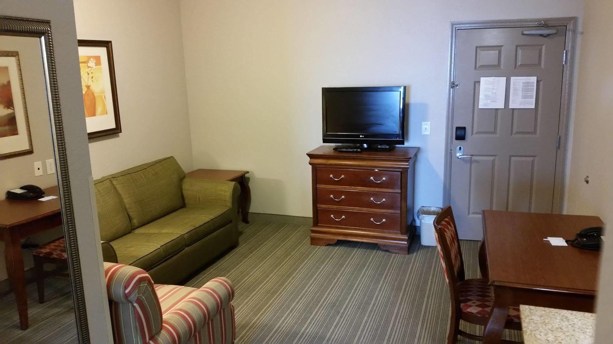 Clarion Pointe Columbus-Bradley Park Hotell Exteriör bild